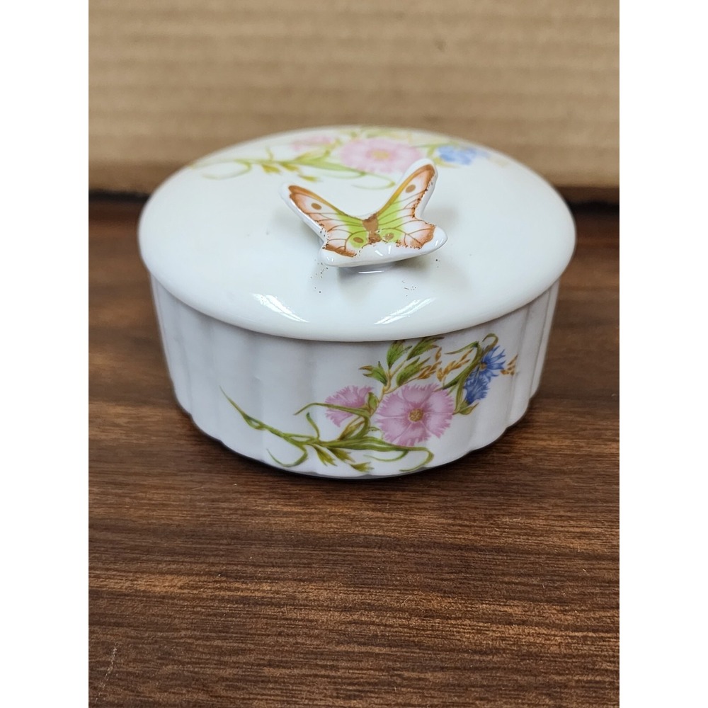 Small‎ Trinket Round Box W/Lid Featuring Pink & Blue Flowers And A 3D Butterfly.